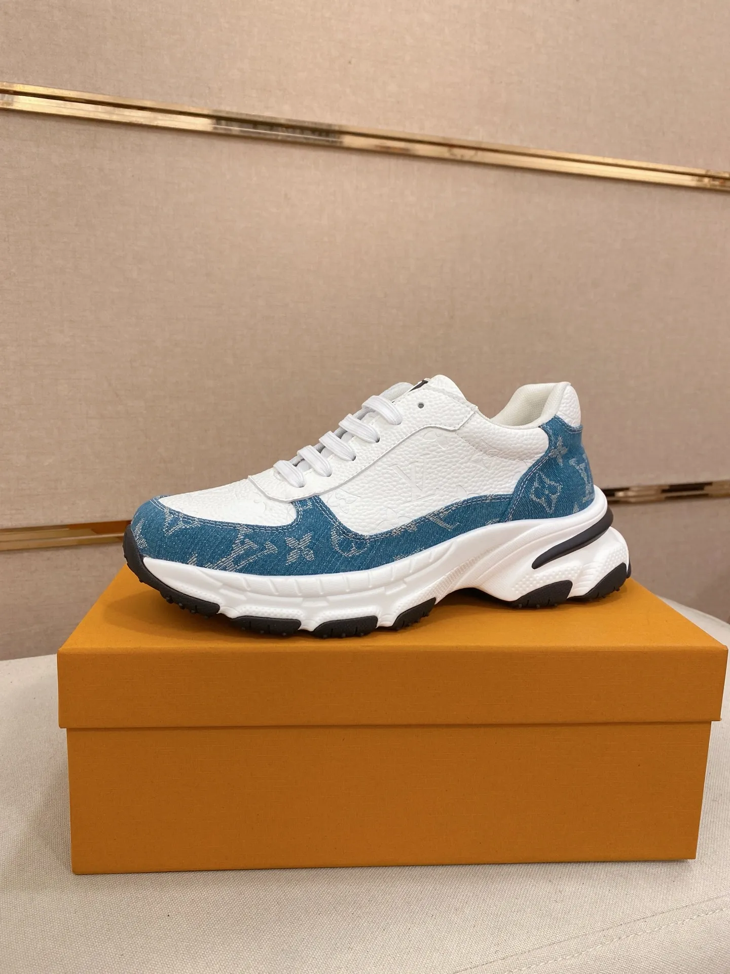 Men's shoes 442💰louis vuitton (Louis Vuitton/lv)🔍🔍The new counters are on sale at the same time. The uppers are imported from Italy. ⃣️Re-engraved🇮🇹💪💪, ⚠Sole: The original sole is specially provided by the original factory, the exclusive movable molded sole is super comfortable, ⚠Original and single goods 🔍high quality, you can enter and leave the counter at will, welcome to compare⚠. Code number: 38-44 (45/customized, non-refundable)
